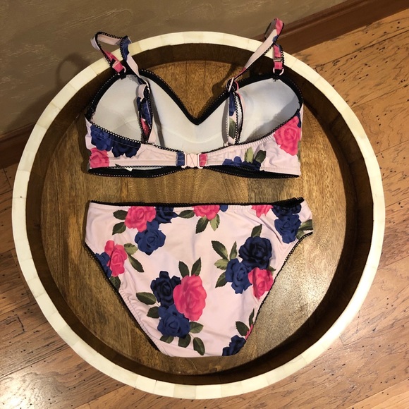 Seafolly retro floral swimsuit - Picture 3 of 5